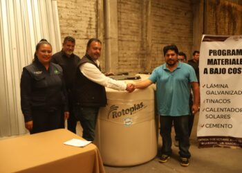 Entrega Simbólica de Materiales a Bajo Costo en Pátzcuaro