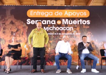 Gobiernos del Estado y de Pátzcuaro, entregaron apoyos para la Noche de Ánimas y supervisan los muelles