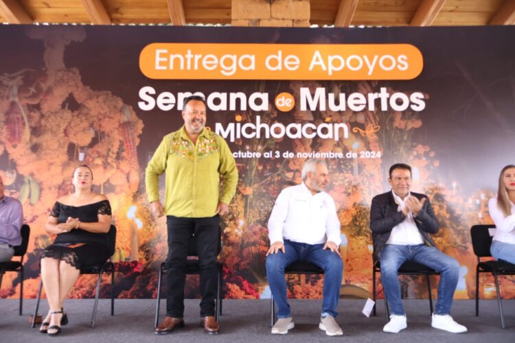Gobiernos del Estado y de Pátzcuaro, entregaron apoyos para la Noche de Ánimas y supervisan los muelles