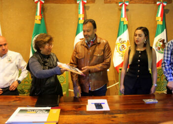 Recibe Julio Arreola Atlas Forestal para fortalecer protección ambiental de Pátzcuaro