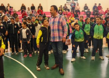 Inaugura alcalde Julio Arreola los juegos deportivos escolares 2024 de la zona escolar 077 en Pátzcuaro