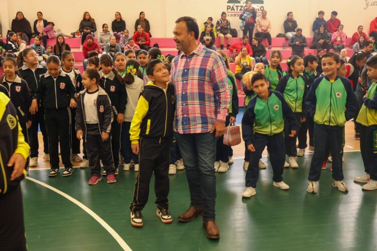 Inaugura alcalde Julio Arreola los juegos deportivos escolares 2024 de la zona escolar 077 en Pátzcuaro