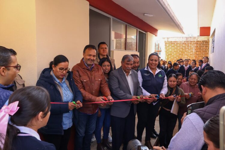 Entrega edil de Pátzcuaro obras de La Escuela es Nuestra