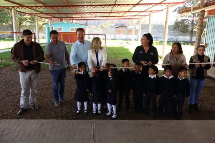 Inaugura alcalde techado en escuela de Tzenzenguaro