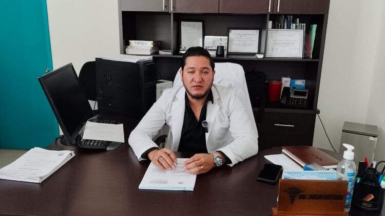 Exhortan en el Centro de Salud de Uruapan a vacunarse contra la influenza y Covid-19 de manera gratuita