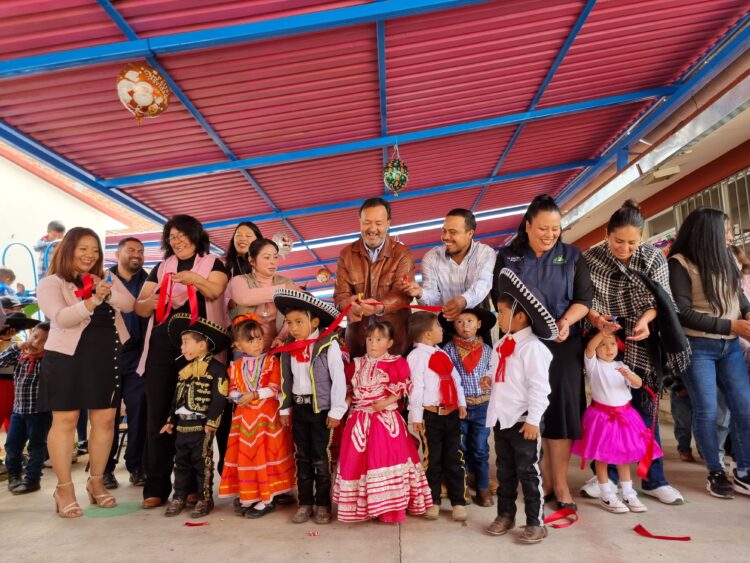 Inaugura alcalde Julio Arreola mejoras en infraestructura escolar en Ajuno, mediante La Escuela es Nuestra
