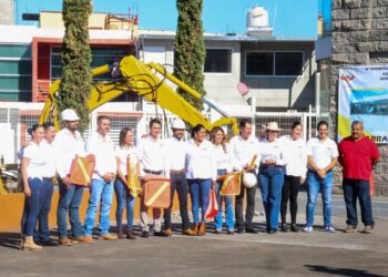 Humberto Jiménez, da banderazo de inicio de obra para techado del Centro Multidisciplinario en Los Reyes