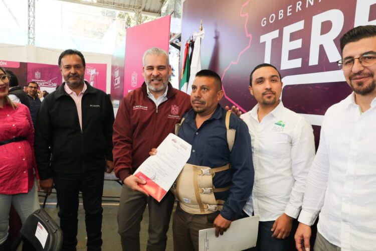 Crecen peticiones de vivienda y educación, en audiencia pública de Bedolla en Pátzcuaro