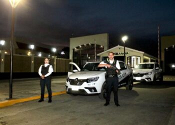 Policía Auxiliar vigila empacadoras de aguacate