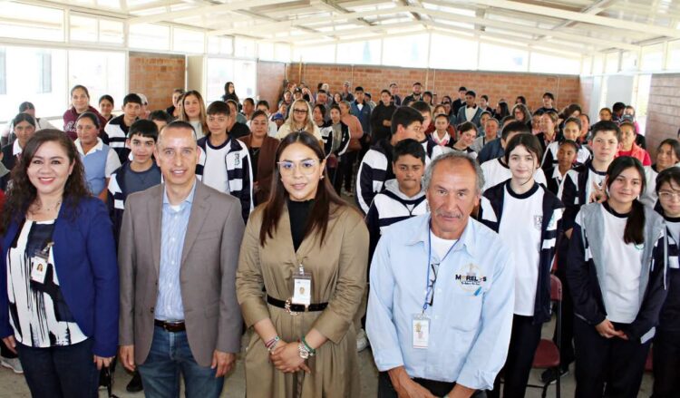 Entrega Ayuntamiento de Morelos becas de excelencia académica a estudiantes de nivel básico y medio superior