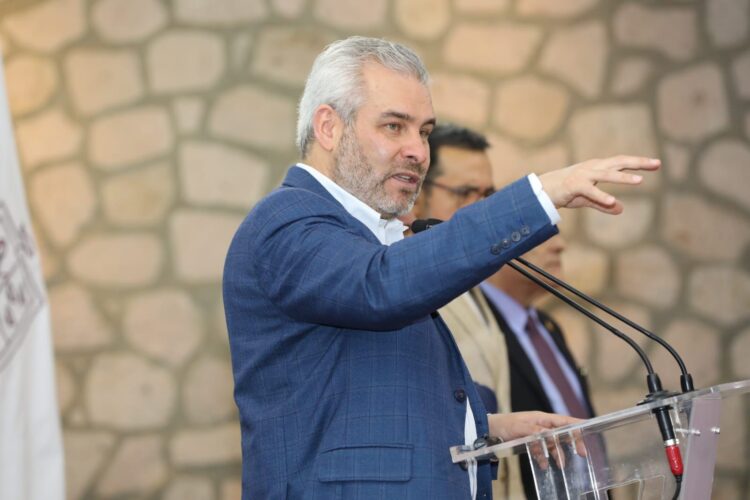 Se coordina Bedolla con gobernadores fronterizos para apoyar a migrantes michoacanos