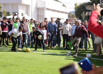 Canchas de fut, infraestructura para la paz: Bedolla
