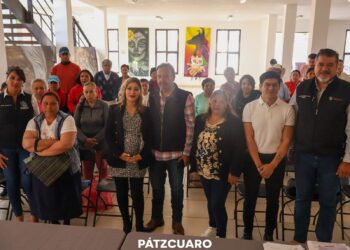 Encabeza Julio Arreola entrega de apoyos a mujeres con cáncer en Pátzcuaro