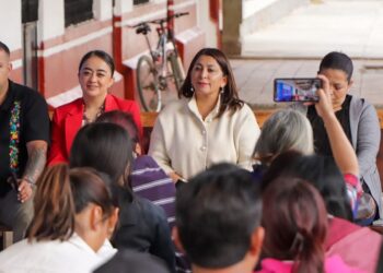 Fortalece Alma Mireya diálogo con comunidades de Quiroga