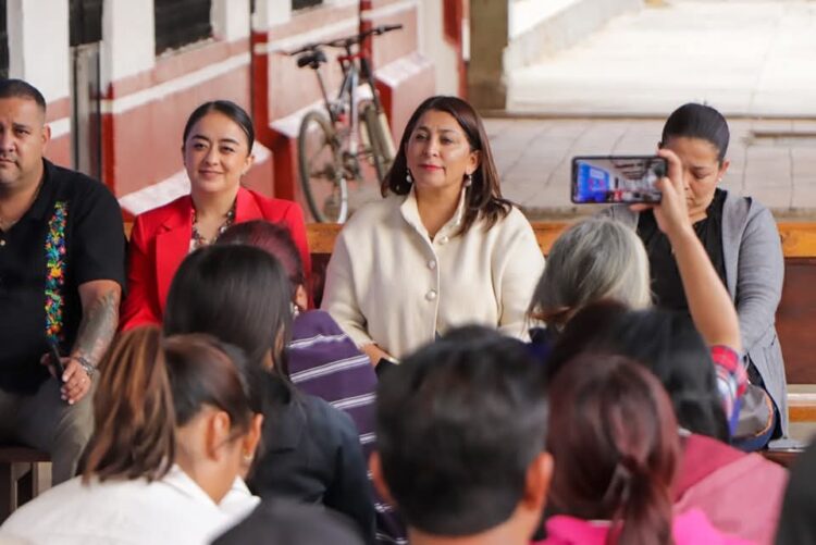 Fortalece Alma Mireya diálogo con comunidades de Quiroga