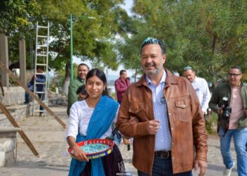 Inaugura Julio Arreola en Janitzio Feria de la Salud para la Mujer Indígena