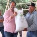 Fortalece Julio Arreola campo patzcuarense con fertilizante municipalizado