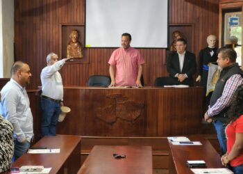 Julio Arreola toma protesta a nuevo Director de Asuntos Indígenas en Pátzcuaro