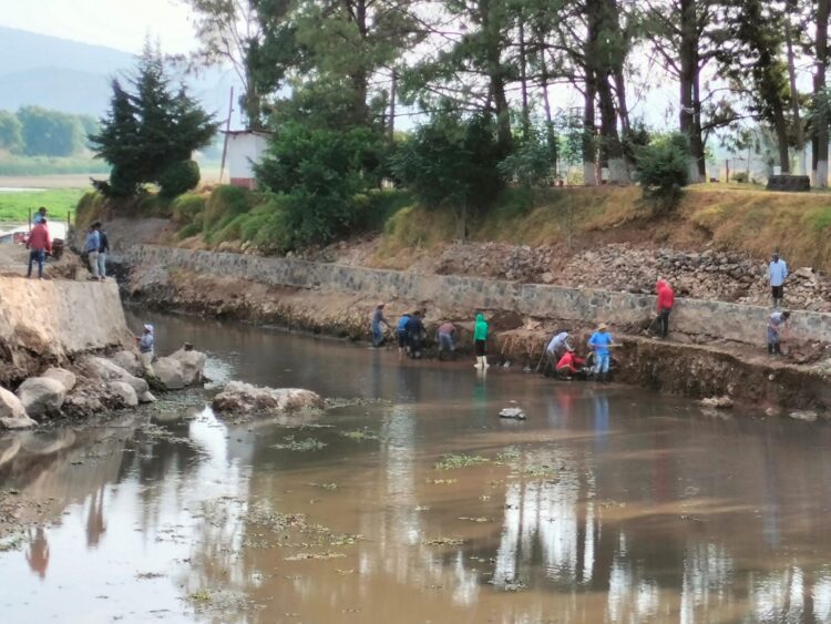 Inicia gobierno estatal empleos temporales para rescatar lago de Pátzcuaro
