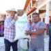 Cumple Julio Arreola con el campo; entrega fertilizantes en Huiramangaro