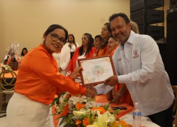 Reconoce edil Julio Arreola compromiso y entrega de educadoras patzcuarenses