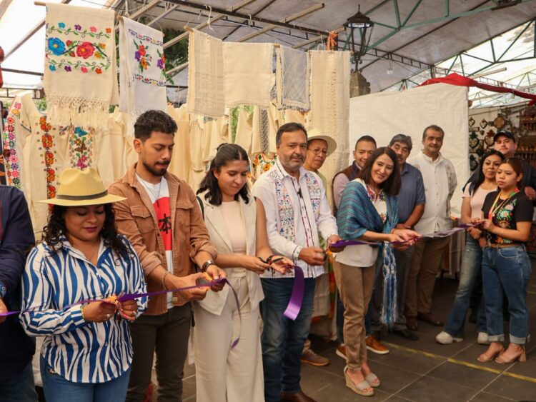 Inaugura Julio Arreola tradicional tianguis artesanal de Semana Santa Pátzcuaro 2025