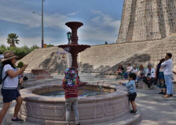 Renueva Gobierno de Michoacán imagen urbana en la isla de Janitzio