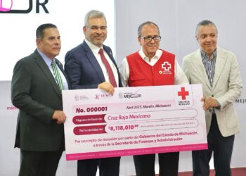 Entrega Bedolla donativo por más de 8 mdp a la Cruz Roja
