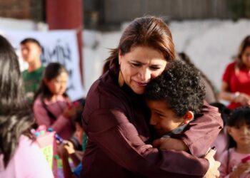Fabiola Alanís festejó a niñas y niños de Jesús del Monte