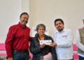 Refrenda Julio Arreola su compromiso con el bienestar de adultos mayores en Pátzcuaro