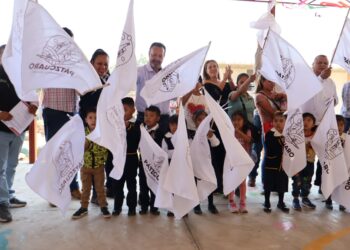 Inicia Julio Arreola obra en Tzurumútaro para mejorar preescolar