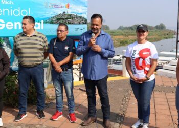 Inicia Julio Arreola campaña de limpieza en Janitzio por Día Mundial del Reciclaje
