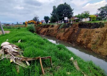 Retira Capasu cientos de metros cúbicos de azolve en Uruapan para evitar inundaciones