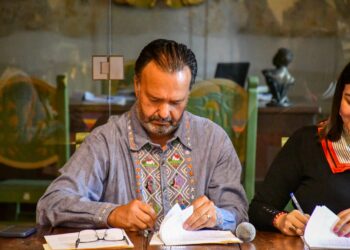 Firma convenio Julio Arreola para inclusión e igualdad en Pátzcuaro