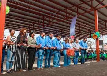 Cumple Gobierno de Zacapu e inaugura techumbre de primaria en La Escondida