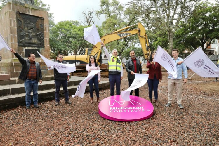 Inicia Bedolla restauración de plaza Gertrudis Bocanegra en Pátzcuaro