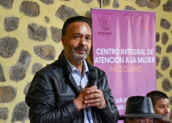 Impulsa Julio Arreola acciones contra violencia a mujeres purhépechas en Cuanajo