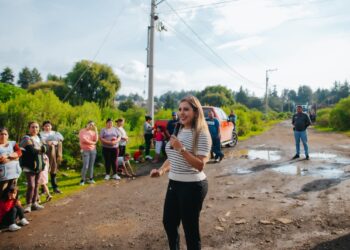 Alcaldesa Dayana Pérez Mendoza atiende directamente a familias de Acapulquillo