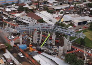 Avanza obra del teleférico en Uruapan; Bedolla supervisa trabajos