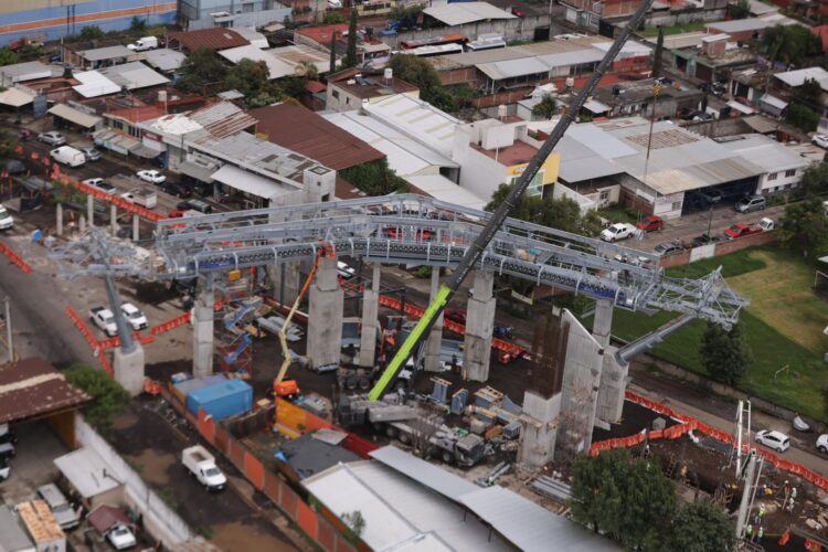 Avanza obra del teleférico en Uruapan; Bedolla supervisa trabajos