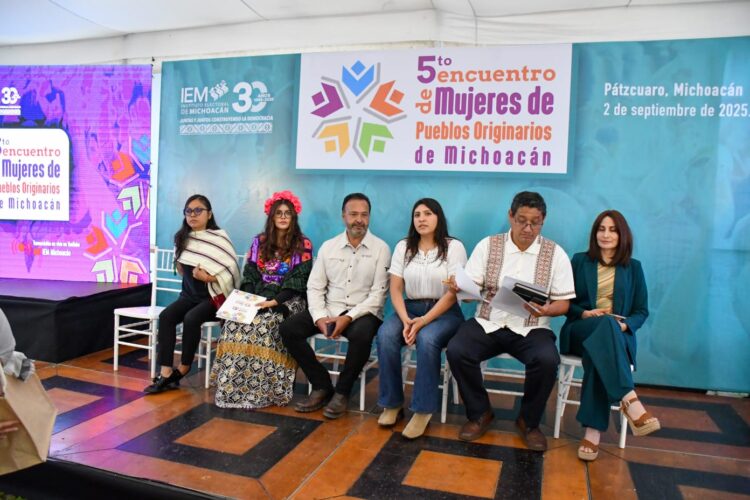 Refrenda Julio Arreola compromiso por las Mujeres Indígenas