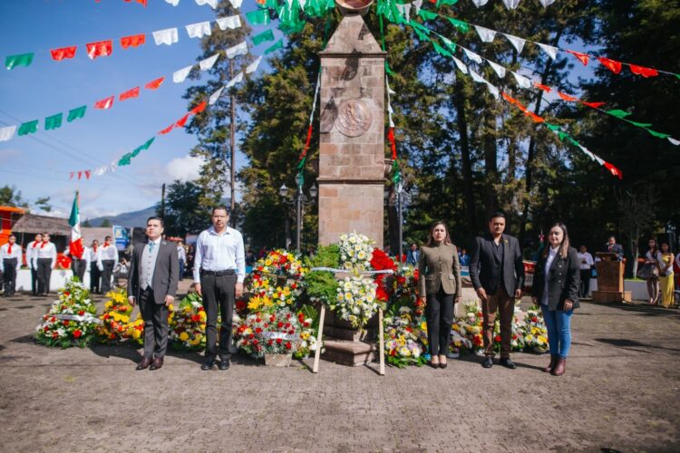 Encabezó Dayana Pérez homenaje a los Niños Héroes en Salvador Escalante