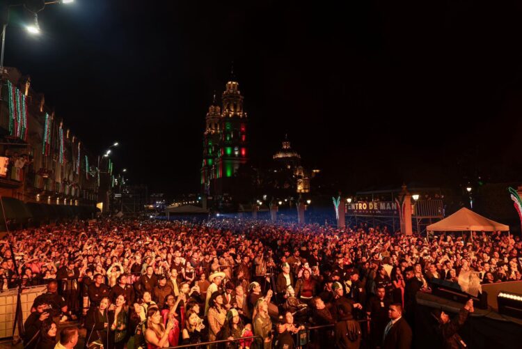 Celebraron fiestas patrias miles de michoacanos con Christian Nodal