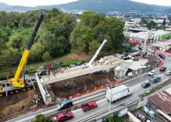 Avanza puente vial La Hielera con vigas de 30 toneladas: Bedolla