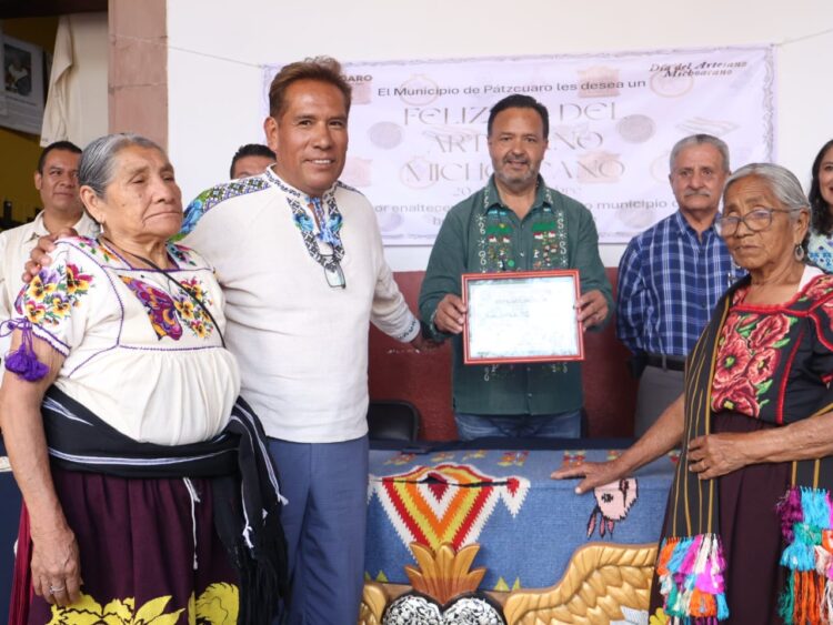 Celebra Julio Arreola en Pátzcuaro el Día del Artesano