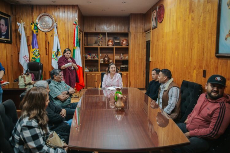 Refrenda Dayana Pérez su compromiso con habitantes de Zirahuen
