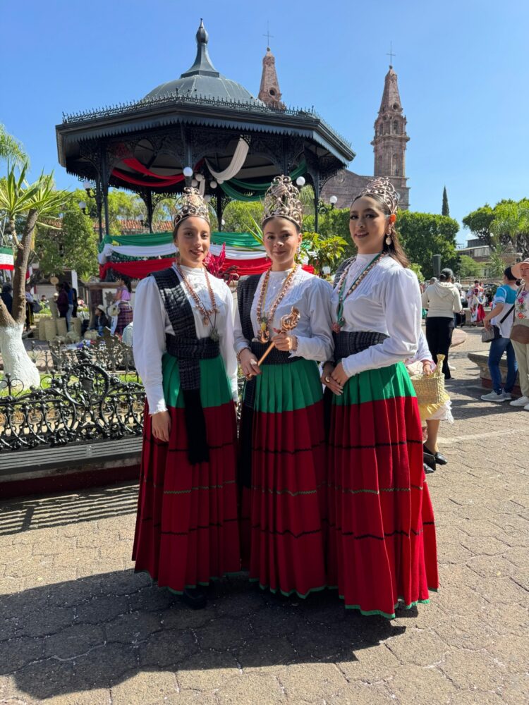 Valora y reconoce Dayana Pérez trabajo de artesanos en su día