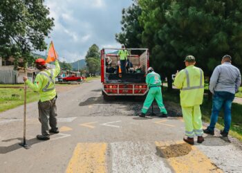 Supervisa Dayana Pérez trabajos de bacheo en Opopeo
