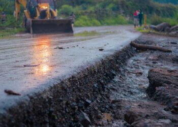 Atiende Ayuntamiento deslave en Opopeo con apoyo de alcaldesa Dayana Pérez