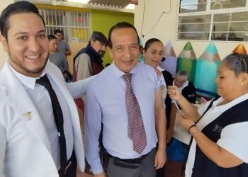 Inicia campaña de vacunación invernal 2025-2026 en Uruapan